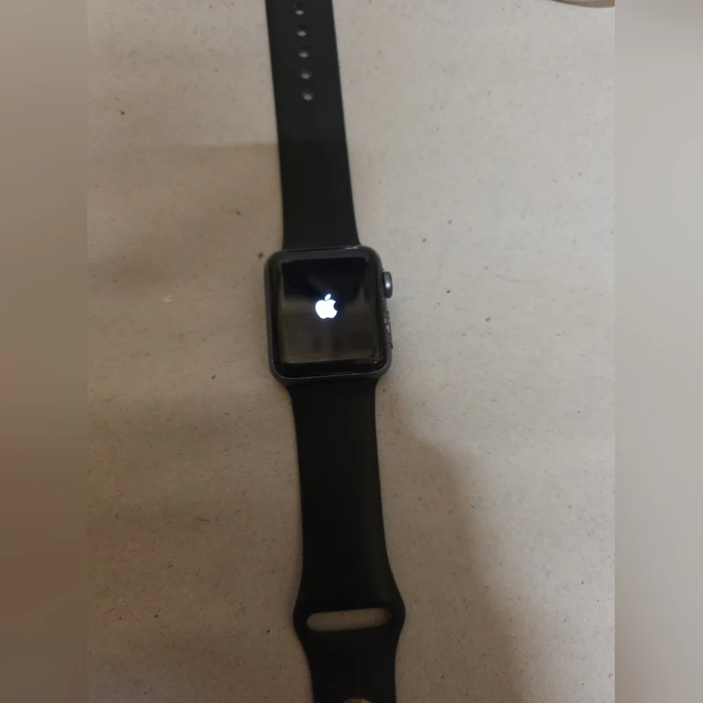 Apple Watch Series 3 38mm Wifi GPS And Bluetooth Black And Gray